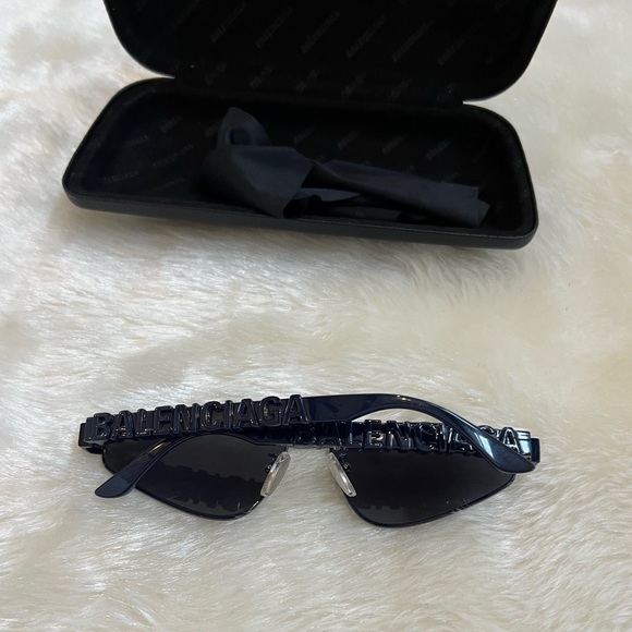 BALENCIAGA Cat-eye frame Sunglasses Navy Blue - Picture 7 of 13